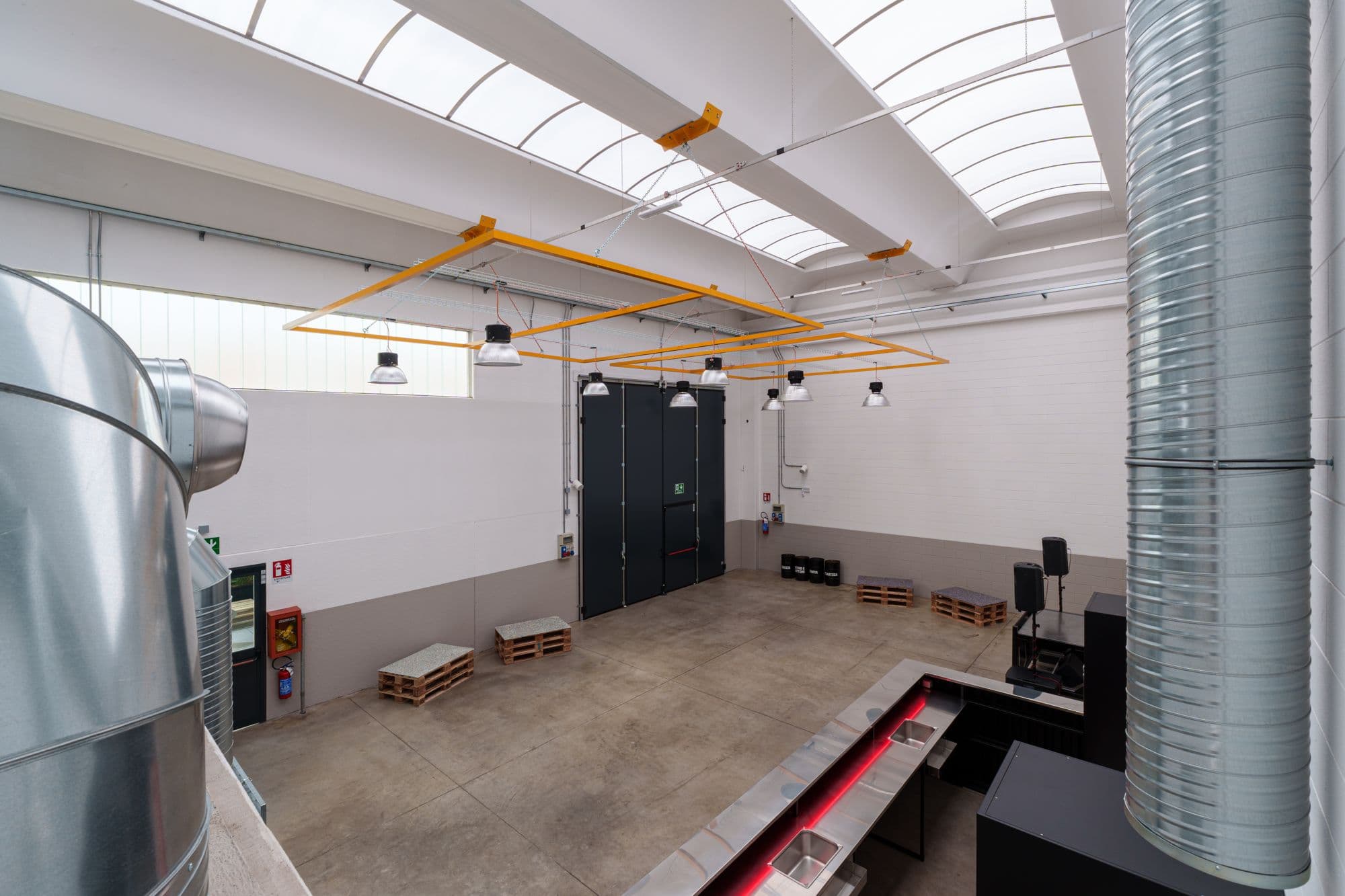 La sala vista dal soppalco