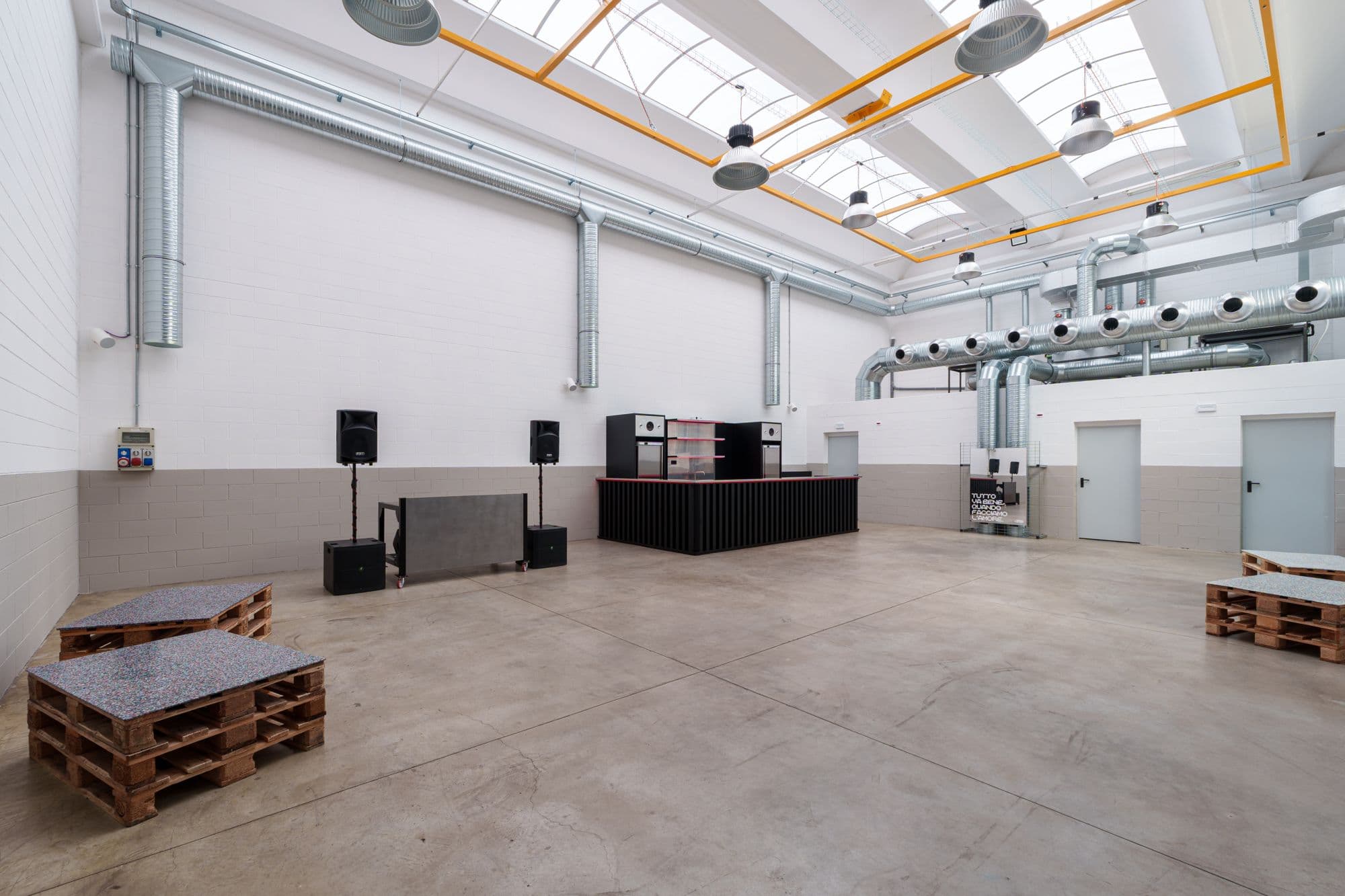 La sala principale di Capanù di giorno