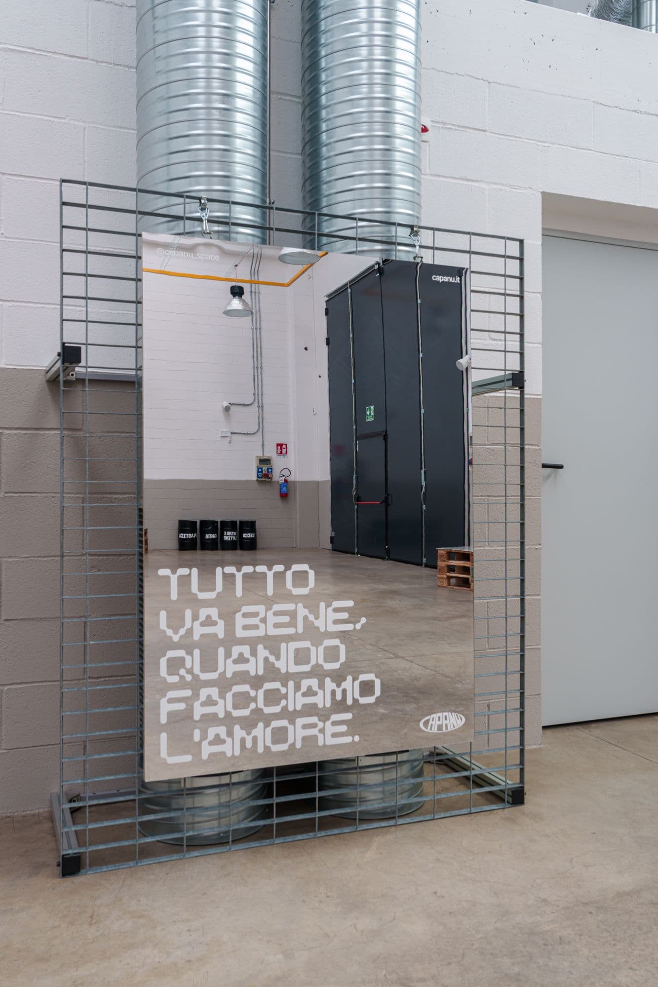 Lo specchio "Tutto va bene quando facciamo l'amore" di giorno